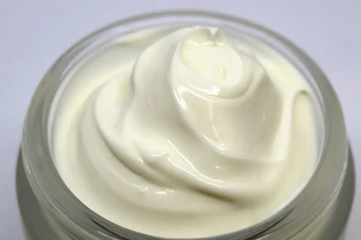 Homemade Rich moisturiser White Cream Go Native NZ skin enriching formula in a glass pot 