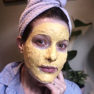 Chelsea with go native gold peel off mask