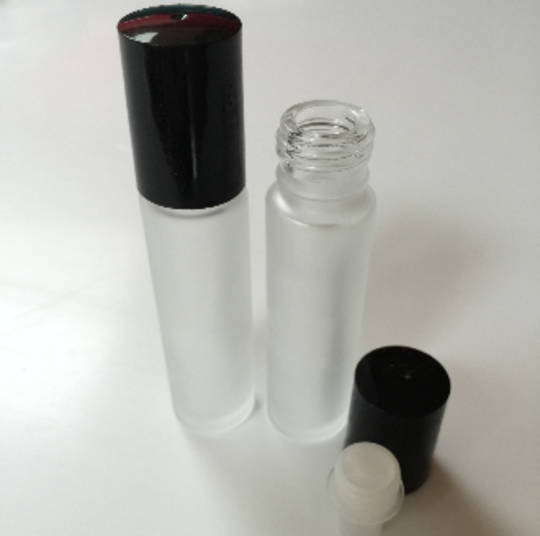 Roll-on frosted glass bottle with plastic ball: 10ml